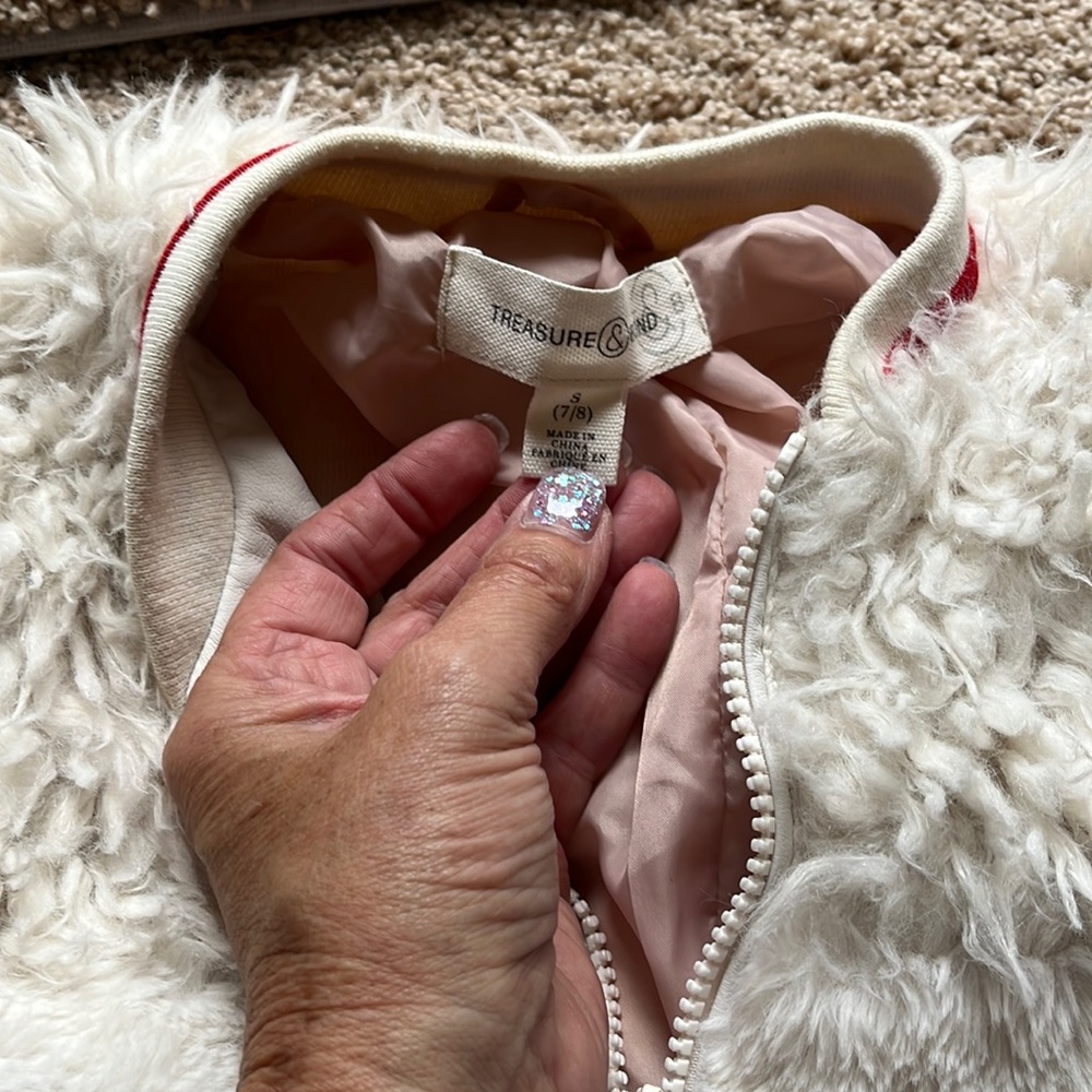 White cream fluffy jacket. Excellent condition. Treasure & Bond size (s) 7/8